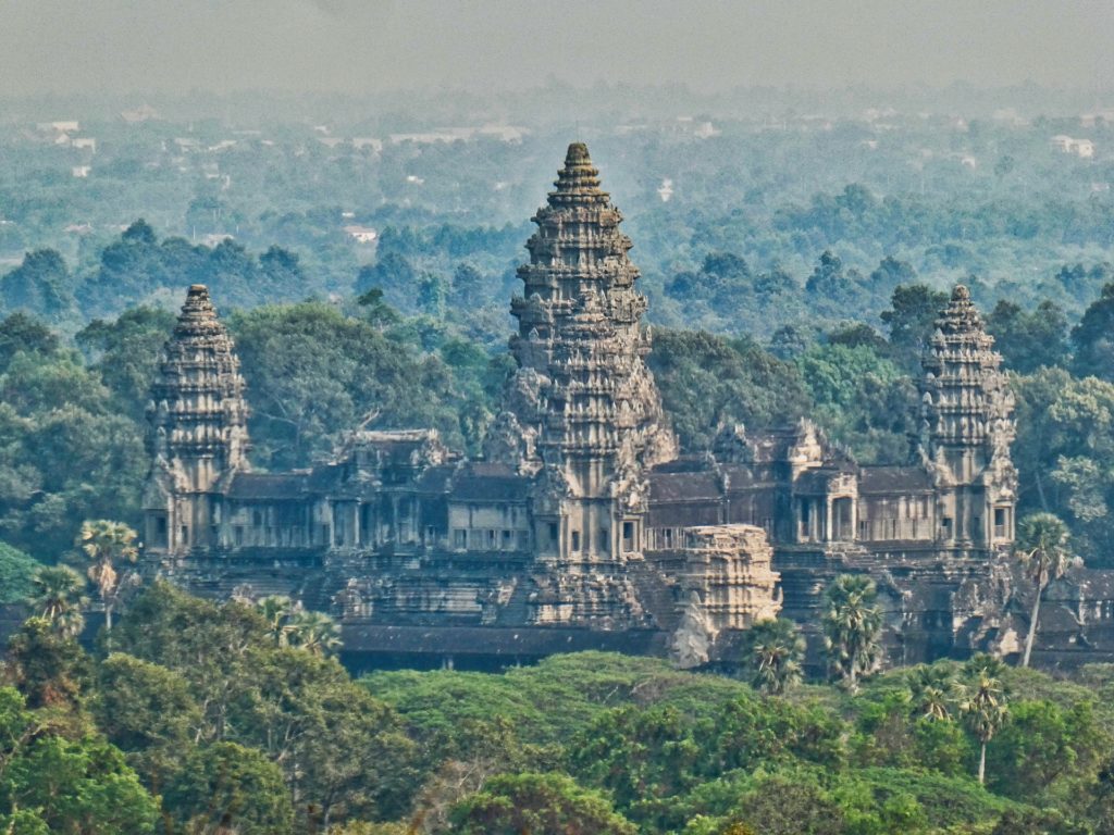 Blick auf Angkor Wat vom Phnom Bakheng